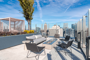 Poolside outdoor patio at 903 peachtree apartments in atlanta, ga 30309